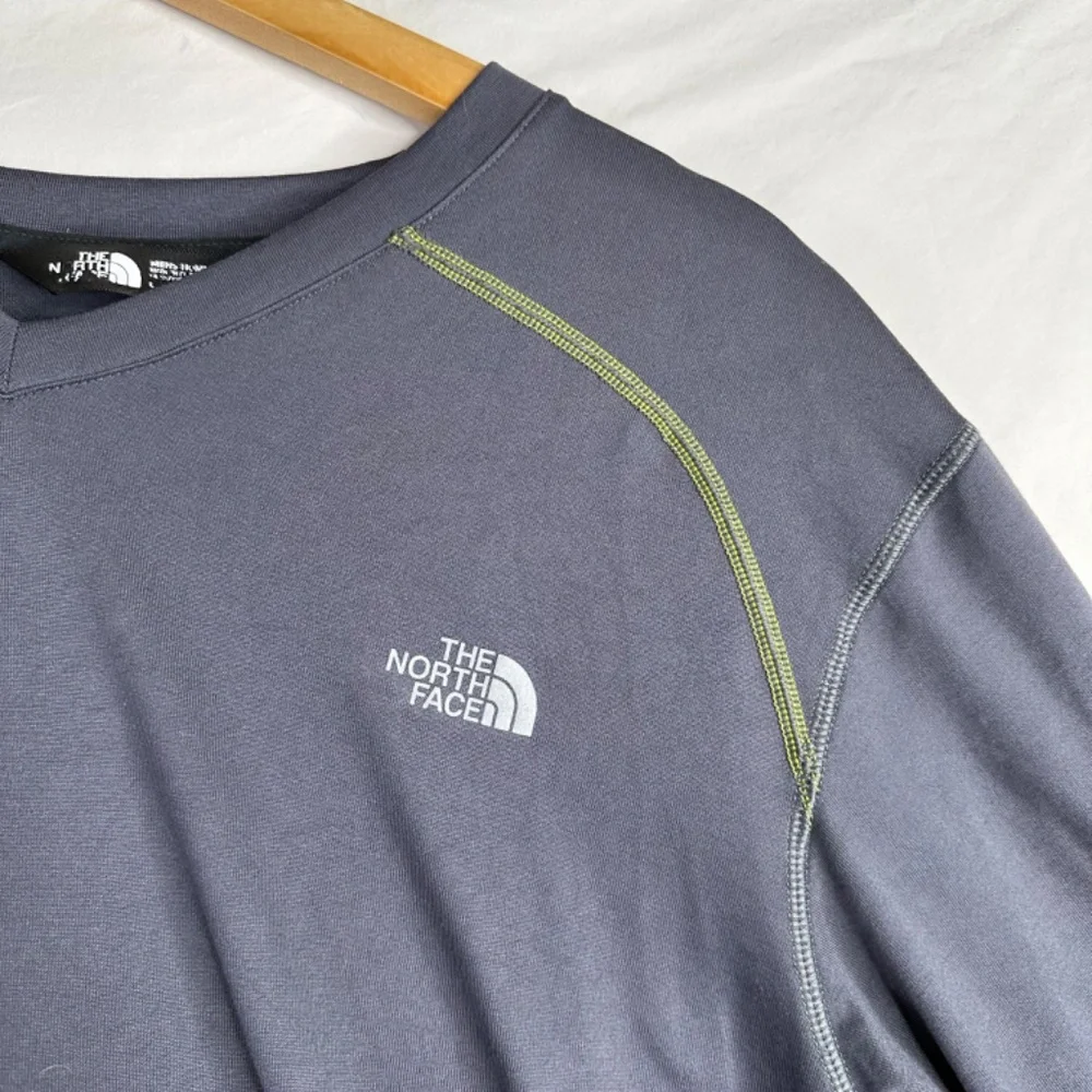 The‎ North Face Men's V Neck Gray T Shirt Size Large
